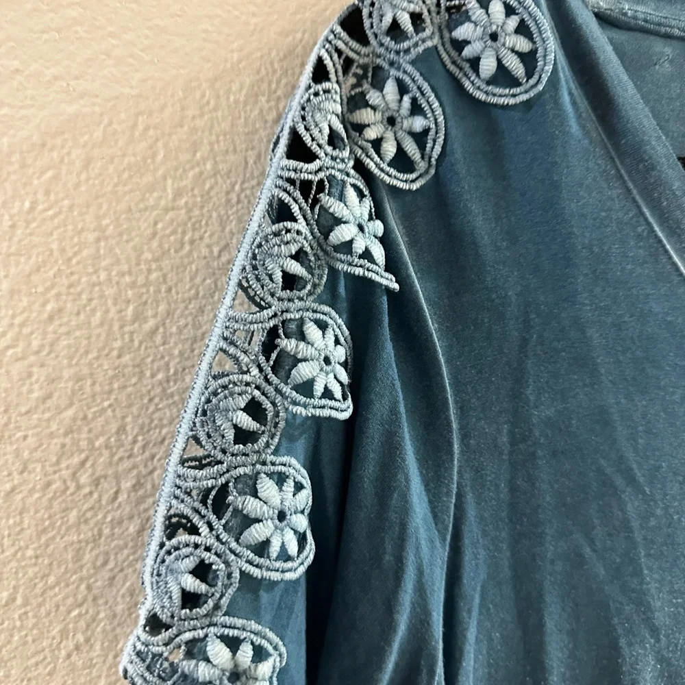 Wrangler Teal V-Neck Top with Embroidered Sleeves - Picture 4 of 5